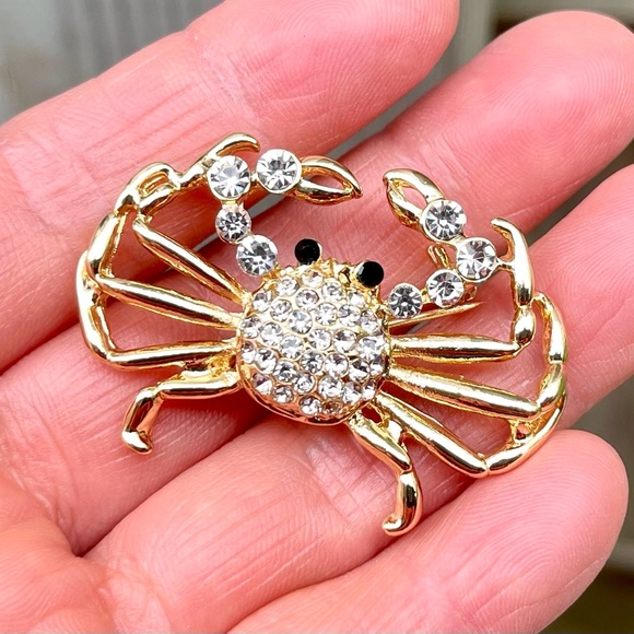 🔥2/$20 Crab Brooch Rhinestone Crab Pin Gold Tone - Picture 1 of 9